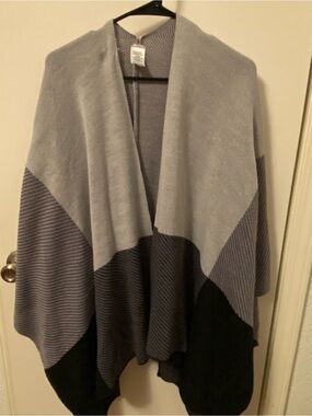 Women’s Colorblock Open Front Sweater Wrap - Gray, Black
